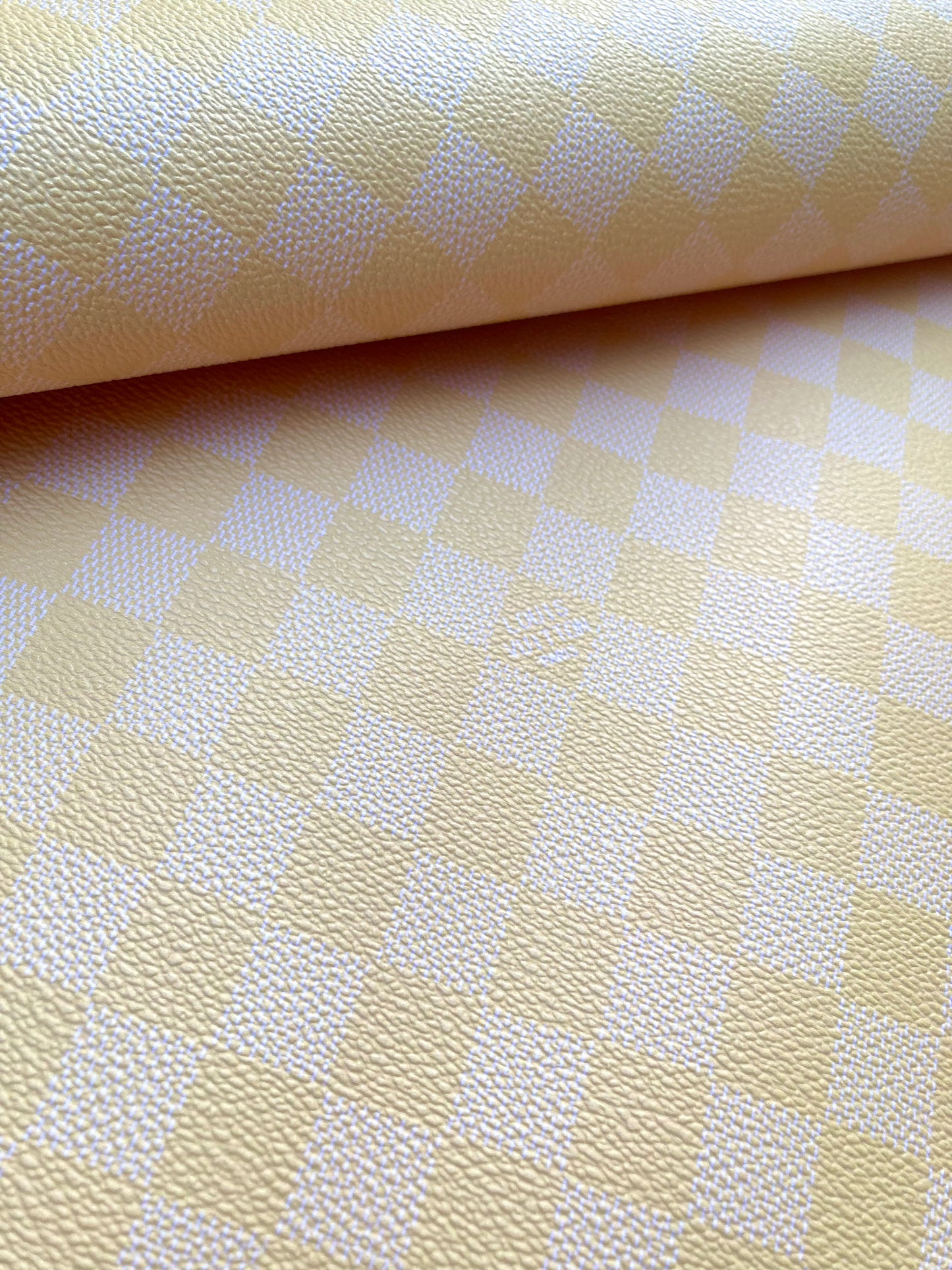 Fabrication de vinyle LV Damier jaune clair pour un rembourrage personnalisé